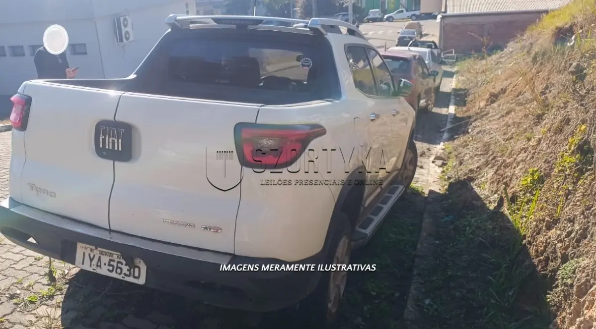 LOTE 004 - FIAT TORO VOLCANO 2.0 5P, 16V 4X4, DIESEL, ANO E MODELO 2017/2017