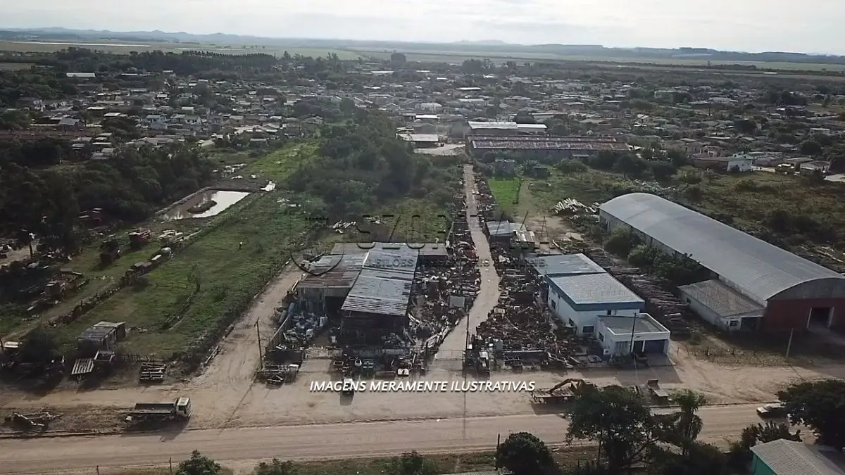 LOTE 002 - Um terreno com a área superficial de 1.832,45m², na Avenida Camaquã, em Tapes