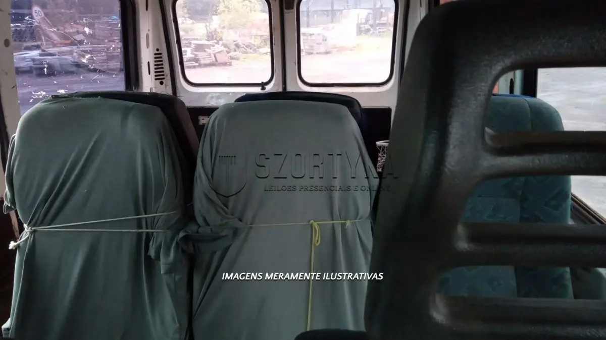 LOTE 010 - VEÍCULO FIAT/DUCATO MINIBUS 2.8 TURBO DIESEL ANO/MOD 2003 PLACAS ILR3971, COR BRANCA.