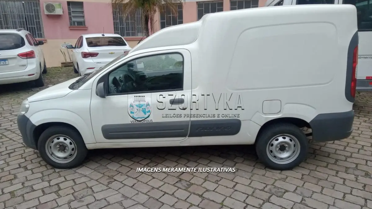 LOTE 019 - VEÍCULO FIAT/FIORINO FURGÃO 1.4, PLACAS IVR9921, ANO/MOD 2014/2014