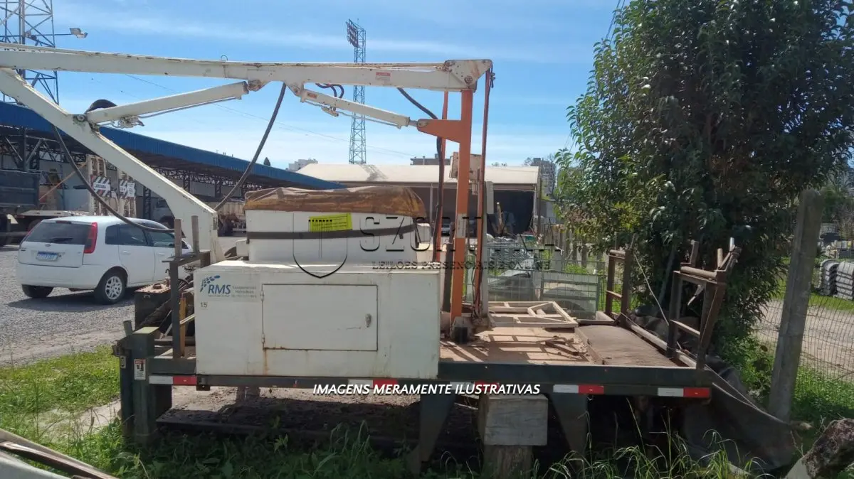 LOTE 012 - GUINCHO COMPLETO COM CESTA E PLATAFORMA, PARA CAMINHÃO DE ELETRICIDADE.