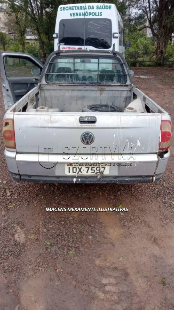 LOTE 009 - VEÍCULO VW/SAVEIRO 1.6, ANO/MOD 2008/2009, COR PRATA, PLACAS IOX7597.