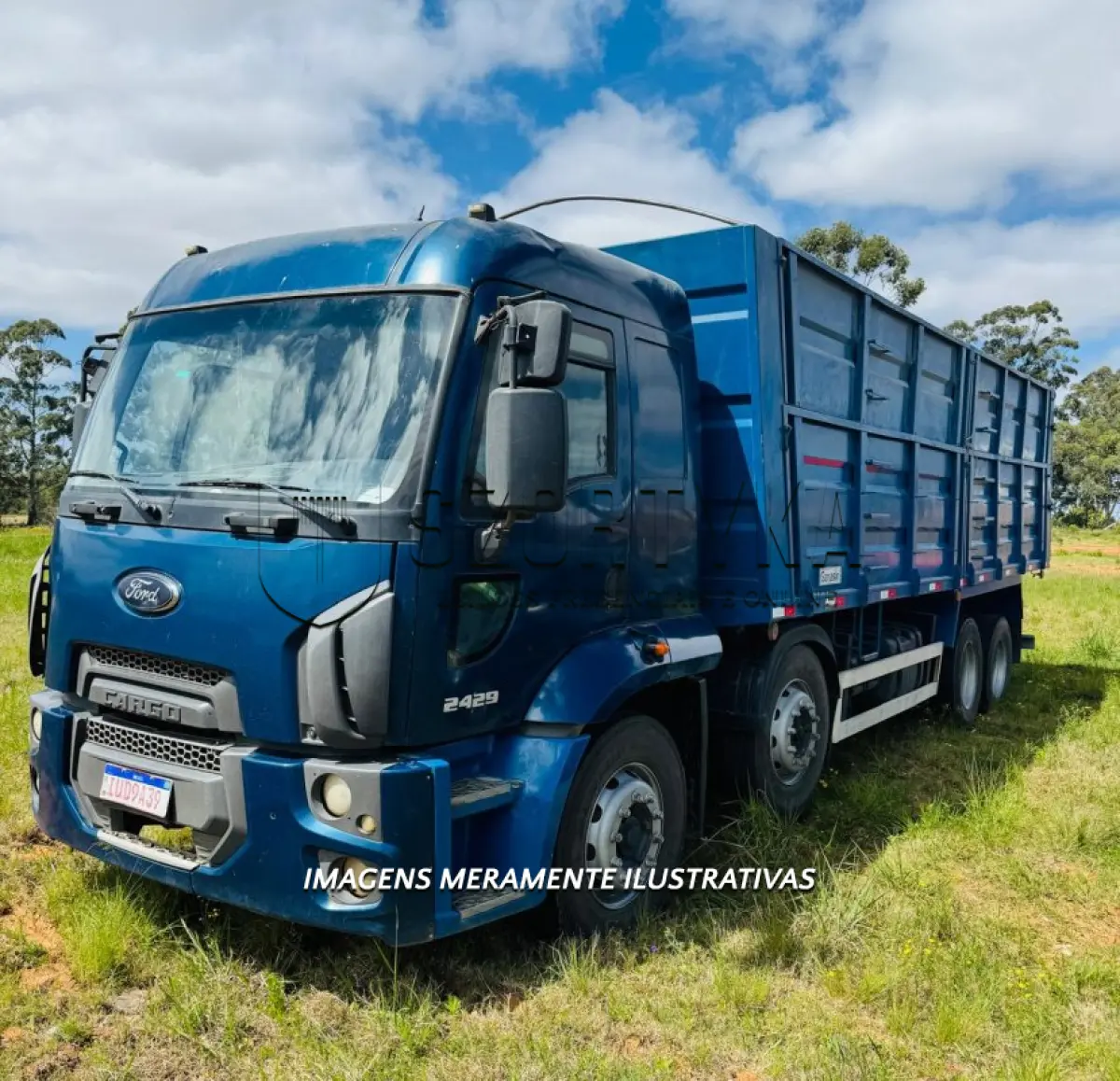 LOTE 001 - Ford/Cargo 2429 L, placas IUD9A39, ano/modelo 2013/2013, cor azul, diesel, 4 eixos, carroceria basculante/cabine estendida.