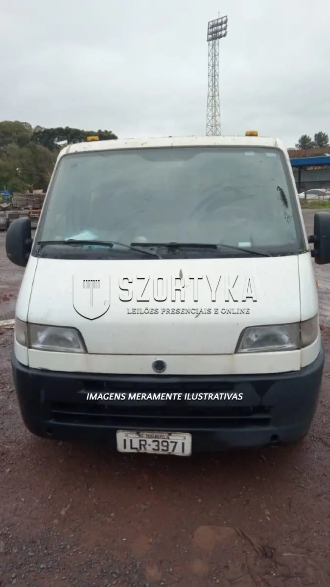 LOTE 010 - VEÍCULO FIAT/DUCATO MINIBUS 2.8 TURBO DIESEL ANO/MOD 2003 PLACAS ILR3971, COR BRANCA.