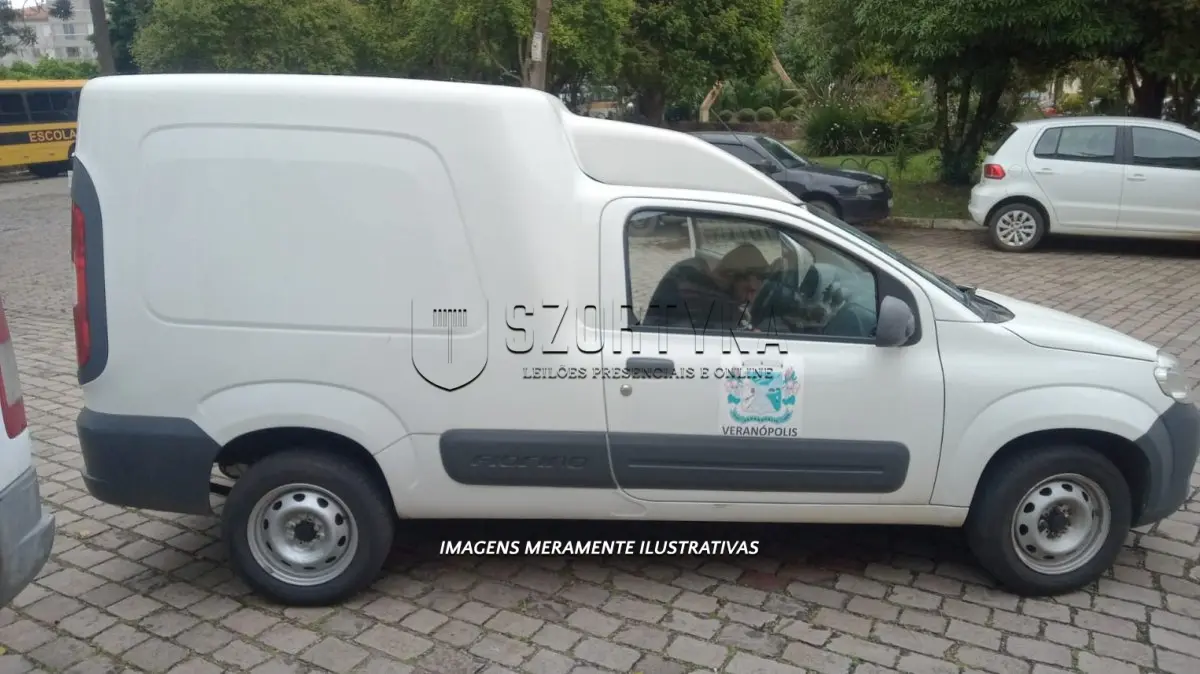 LOTE 019 - VEÍCULO FIAT/FIORINO FURGÃO 1.4, PLACAS IVR9921, ANO/MOD 2014/2014