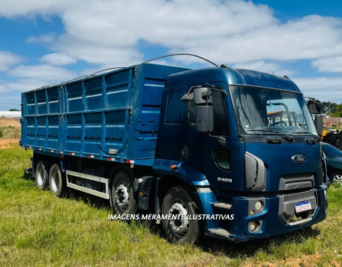 LOTE 001 - Ford/Cargo 2429 L, placas IUD9A39, ano/modelo 2013/2013, cor azul, diesel, 4 eixos, carroceria basculante/cabine estendida.