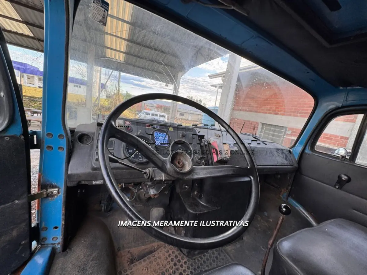 LOTE 008 - CAMINHÃO MERCEDES BENZ/LK 1113, ANO/MOD 1985/1985, PLACAS IFD6805, COR AZUL