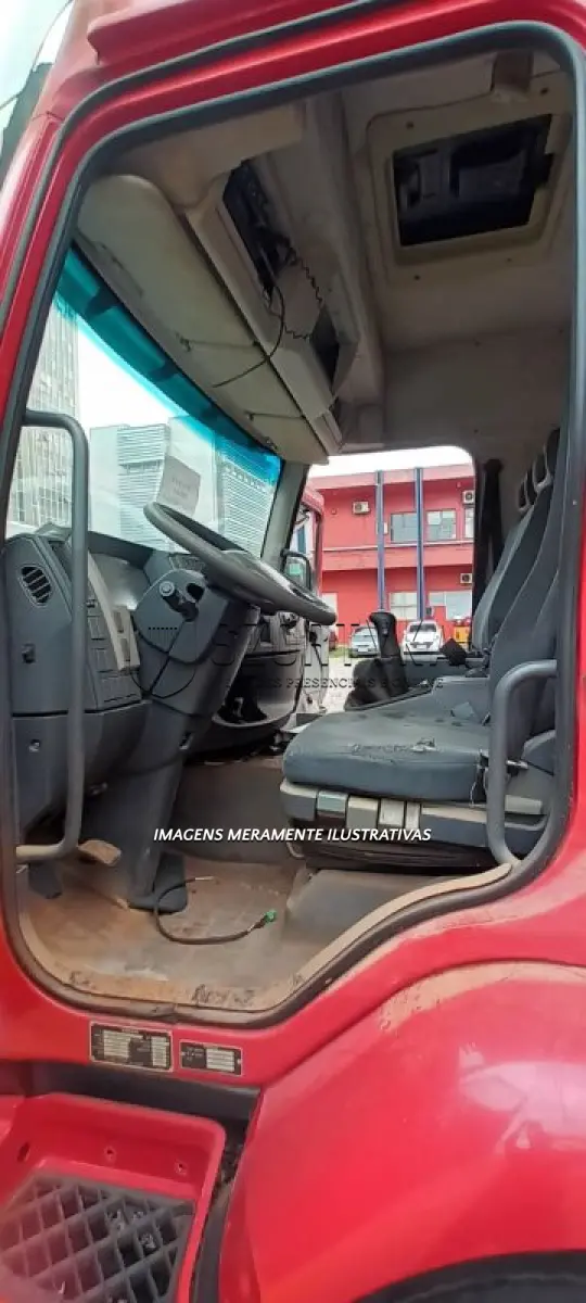 LOTE 008 - VOLVO/CAMINHÃO VM 270 MITREN - PLACA: IUO6A46