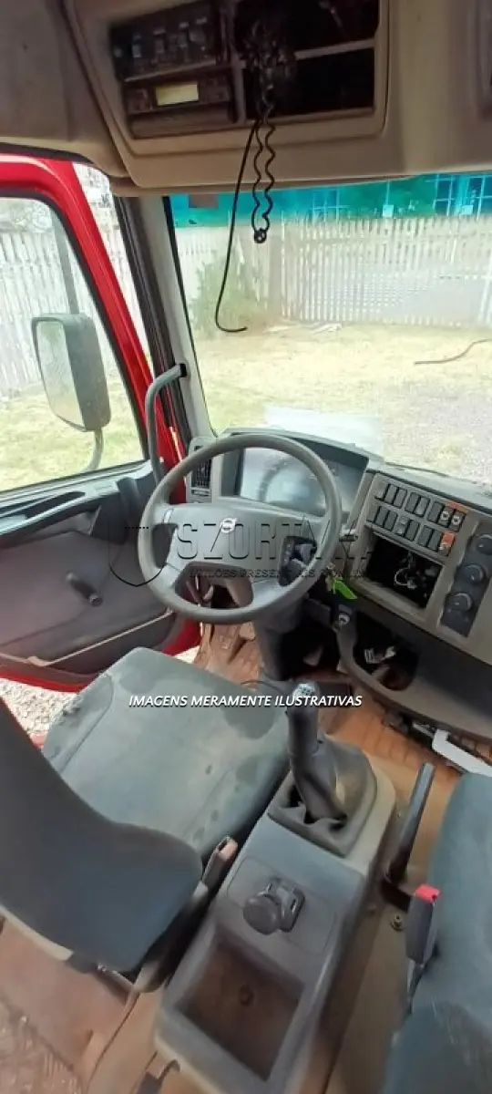 LOTE 008 - VOLVO/CAMINHÃO VM 270 MITREN - PLACA: IUO6A46