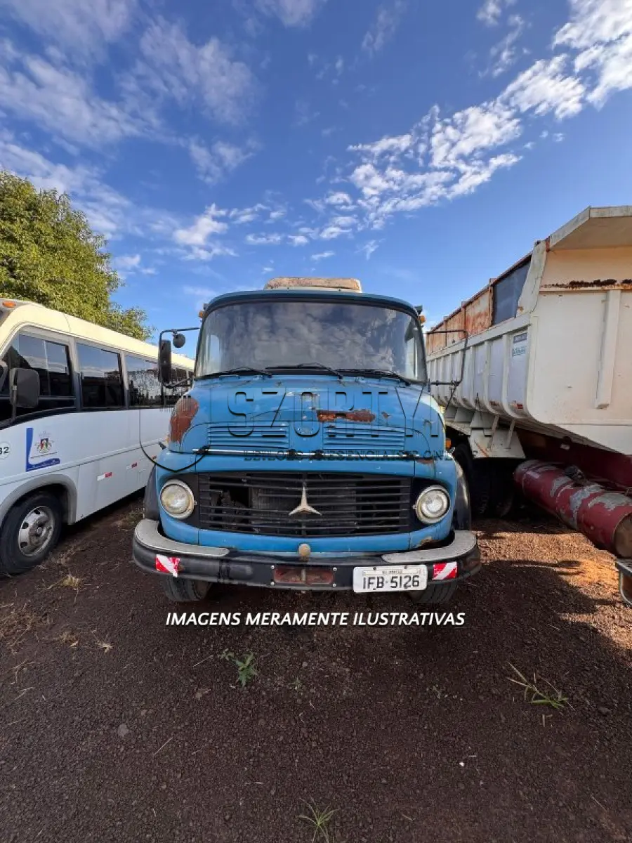 LOTE 009 - CAMINHÃO MERCEDES BENZ/L 1113, 2P ANO/MOD 1982/1982, PLACAS IFB5126, COR AZUL