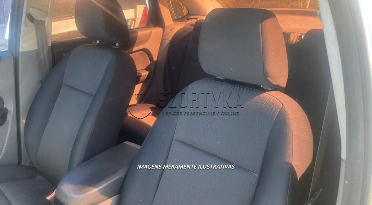 LOTE 037 - I/FORD FOCUS 2L FC FLEX - PLACA: IRP8574