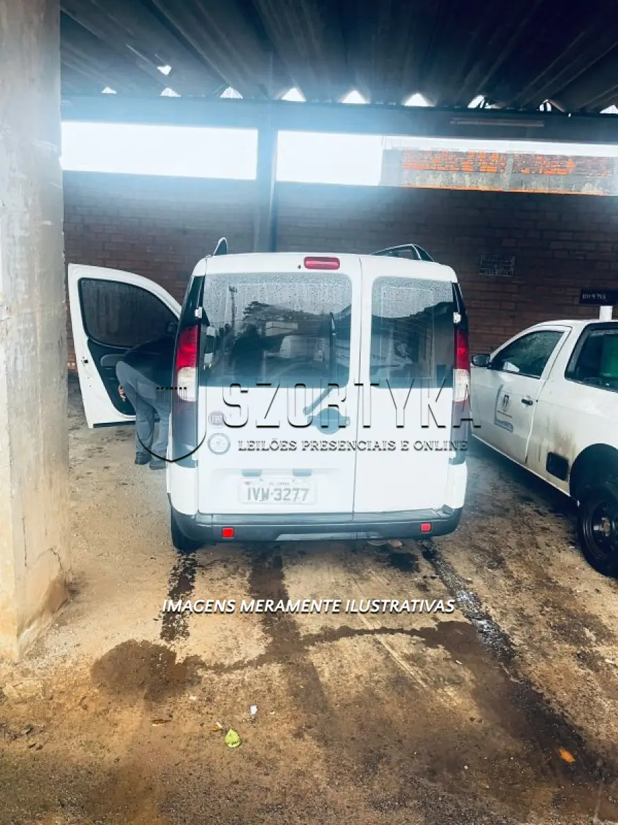 LOTE 023 - FIAT DOBLO ESSENCE 1.8, ANO/MOD 2014, placas IVW3277
