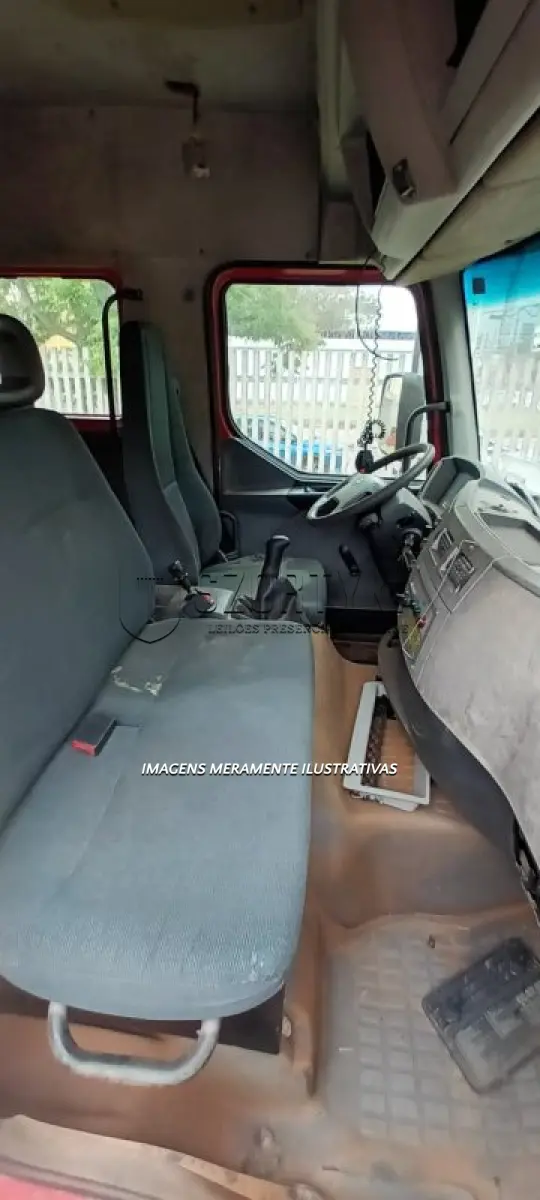 LOTE 008 - VOLVO/CAMINHÃO VM 270 MITREN - PLACA: IUO6A46