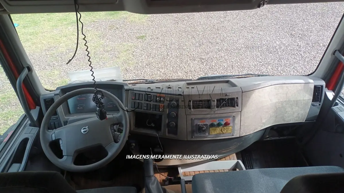 LOTE 008 - VOLVO/CAMINHÃO VM 270 MITREN - PLACA: IUO6A46