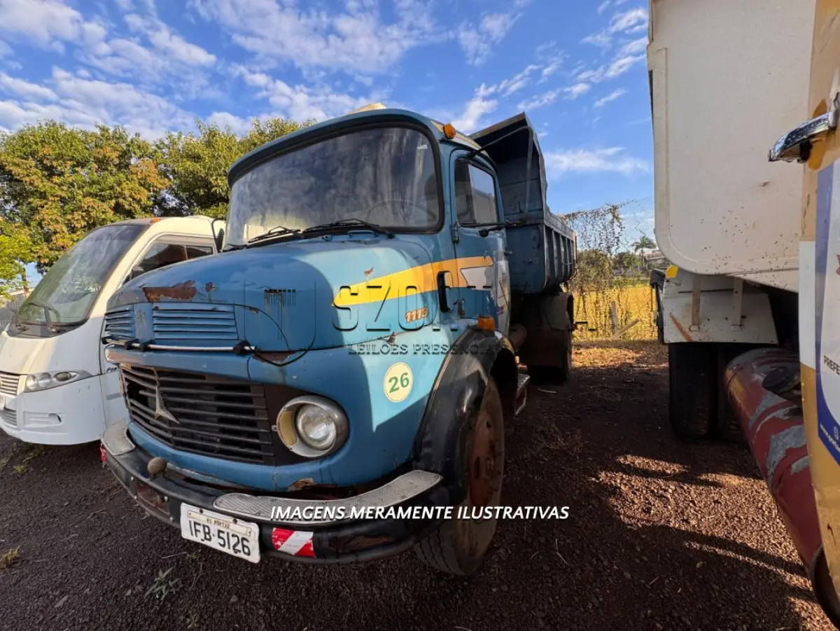 LOTE 009 - CAMINHÃO MERCEDES BENZ/L 1113, 2P ANO/MOD 1982/1982, PLACAS IFB5126, COR AZUL
