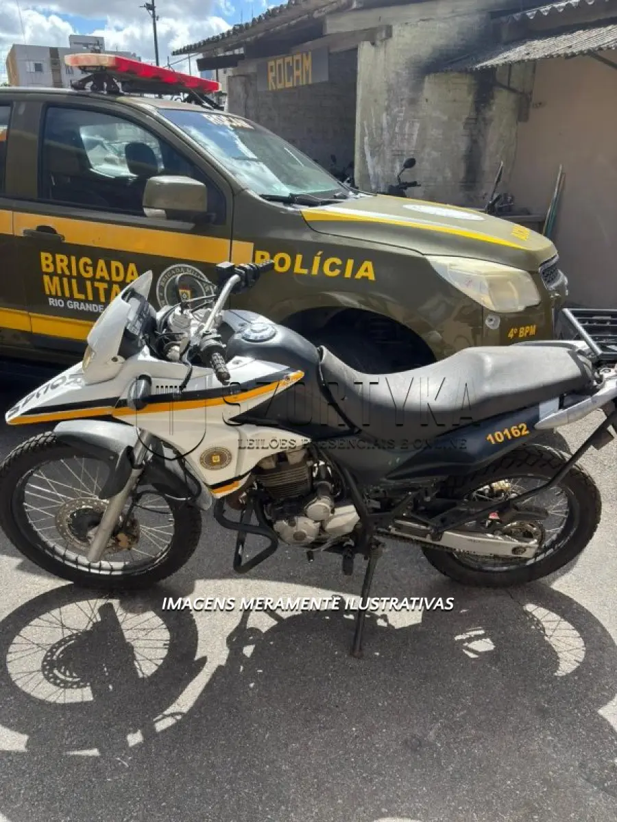 LOTE 042 - HONDA/XRE 300 - PLACA: IWA1481