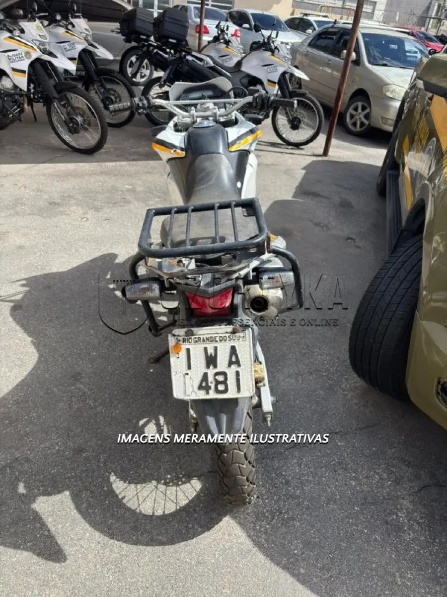 LOTE 042 - HONDA/XRE 300 - PLACA: IWA1481