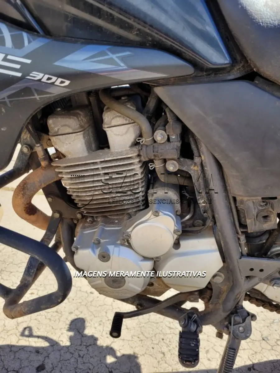 LOTE 118 - HONDA/XRE 300 - PLACA: IUA4573