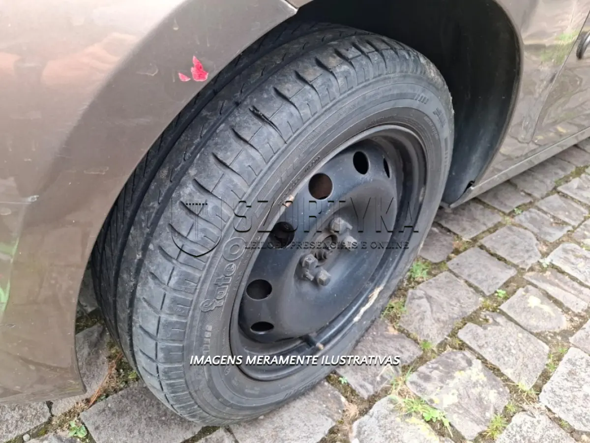 LOTE 059 - FIAT/PALIO ESSENCE 1.6 - PLACA: IVQ2257