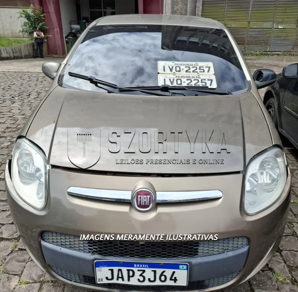 LOTE 059 - FIAT/PALIO ESSENCE 1.6 - PLACA: IVQ2257