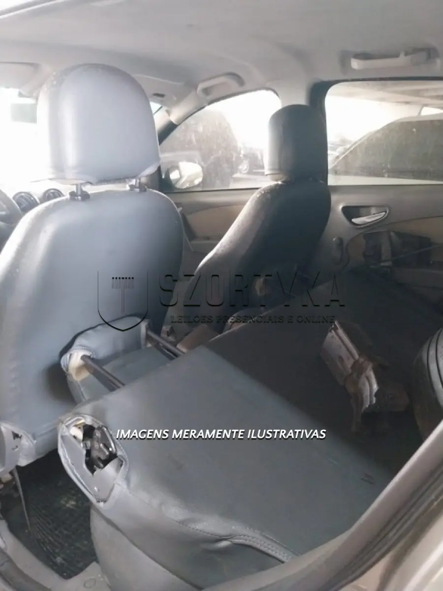 LOTE 061 - FIAT/PALIO ESSENCE 1.6 - PLACA: IVP9056