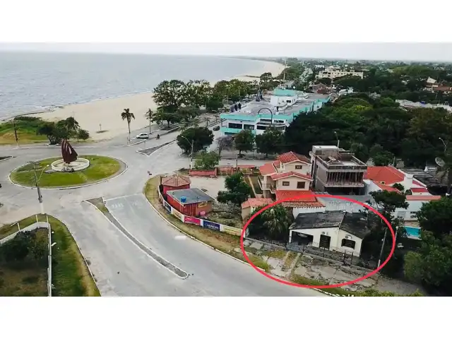 Leilão de uma casa na Praia do Laranjal em ótima localização
