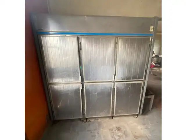 Leilão de um Refrigerador comercial inox, 6 portas, marca Klima