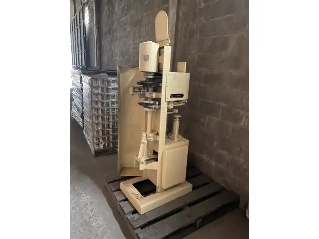 Leilão de uma recravadeira para latas de 1kg