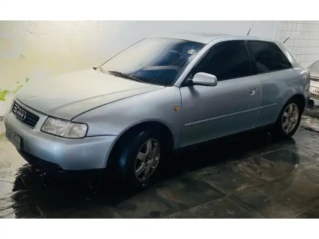 Leilão de um Audi A3, ano 1997
