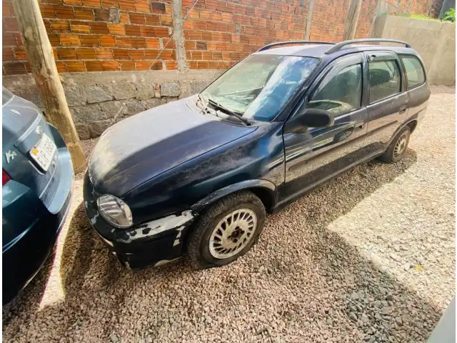 Leilão de um Corsa Super Wagon, 2000/2001