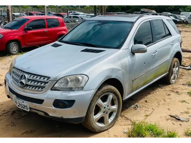 Leilão de uma Mercedes Benz ML 350, 2008