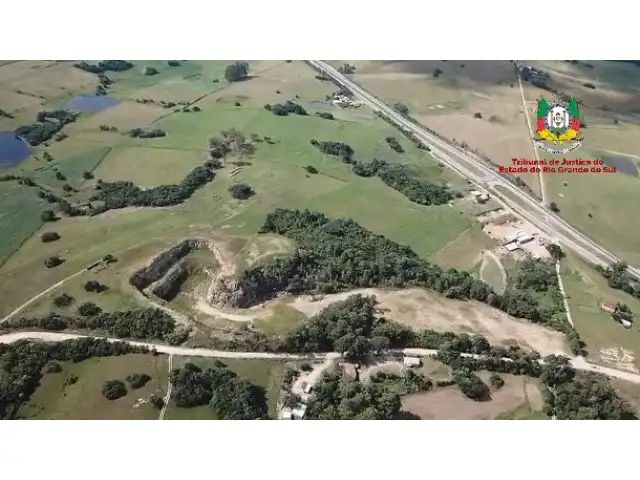 LEILÃO DE UMA FRAÇÃO DE TERRAS COM 05HA. 05A. e 33CA, CONTENDO UMA MINA,  EM SÃO LOURENÇO DO SUL