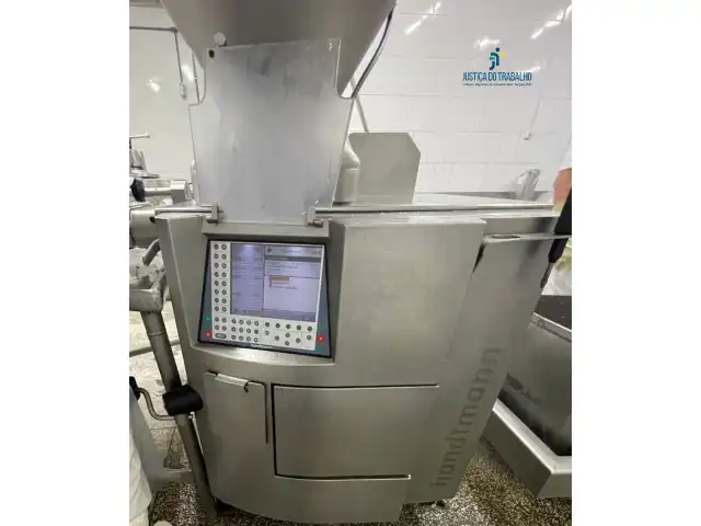 LEILÃO DE UMA MÁQUINA EMBUTIDEIRA, HANDTMANN, COM CAPACIDADE PARA 200KG