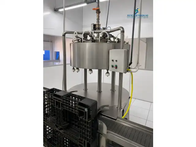 VENDA DIRETA DE 1 (UMA) ENVASADORA DE BOMBONAS PLÁSTICAS DE 20L