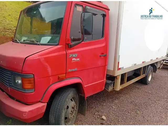 VENDA DIRETA DE UM CAMINHÃO MERCEDES-BENZ/710, 2011 COM BAÚ REFRIGERADO