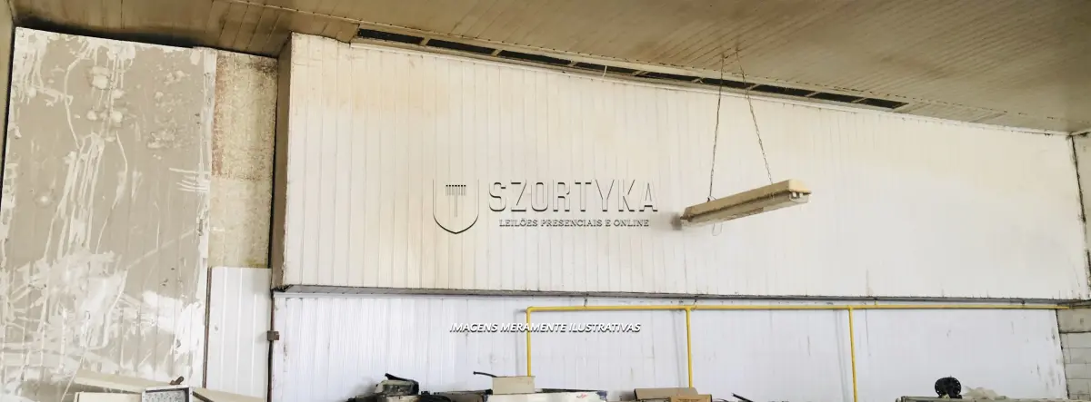LOTE 001 - Um forno Sian Útil a lenha, com duas câmaras de vinte metros cada.