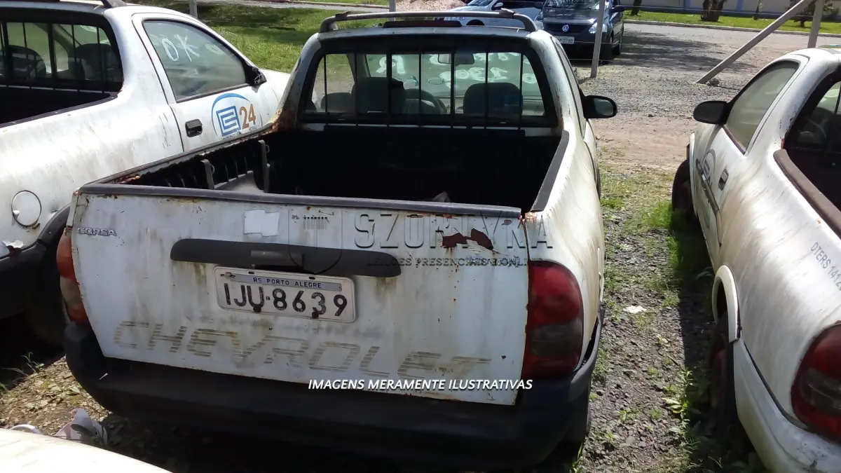 LOTE 017 - GM/CORSA ST PICK-UP IJU-8639 00-01