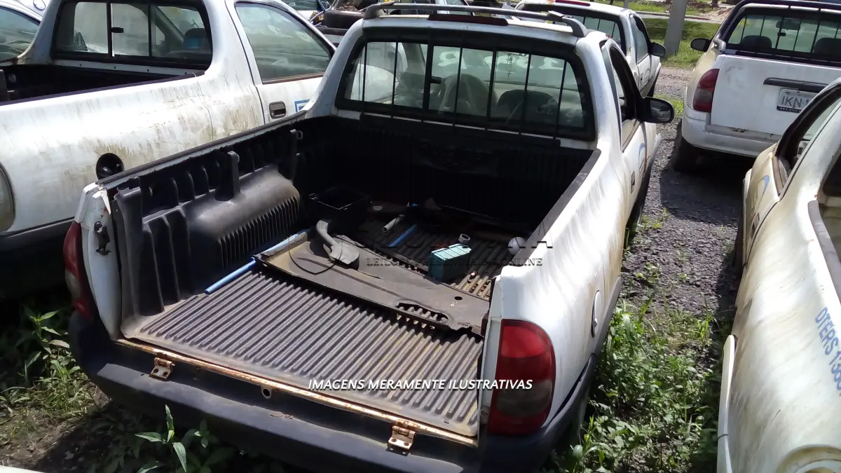 LOTE 009 - GM/CORSA ST PICK-UP IJU-2080 00-01