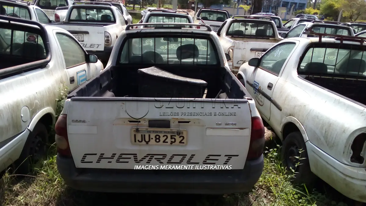 LOTE 006 - GM/CORSA ST PICK-UP IJU-8252 00-01