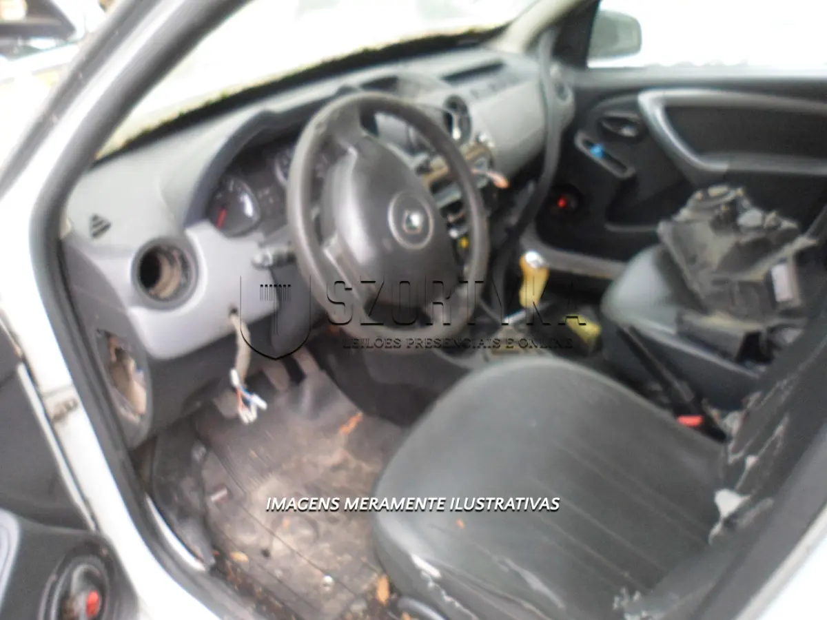LOTE 156 - RENAULT/DUSTER 16 E 4X2, ANO 2013.