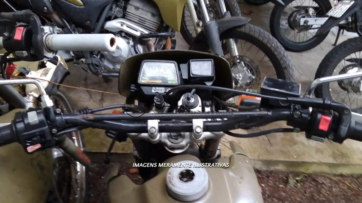 LOTE 065 - YAMAHA/XT 225, ANO 2005.