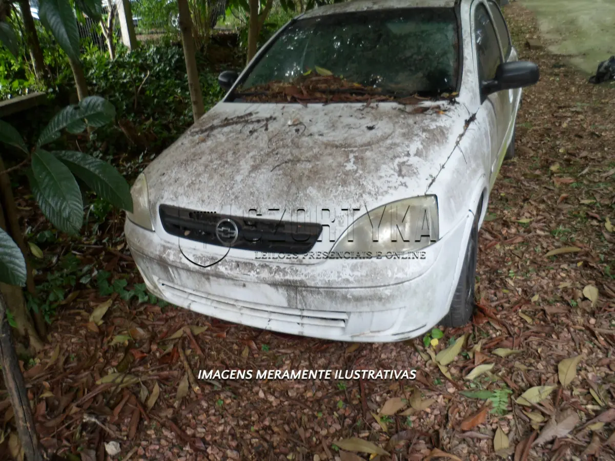 LOTE 021 - GM/CORSA SEDAN.