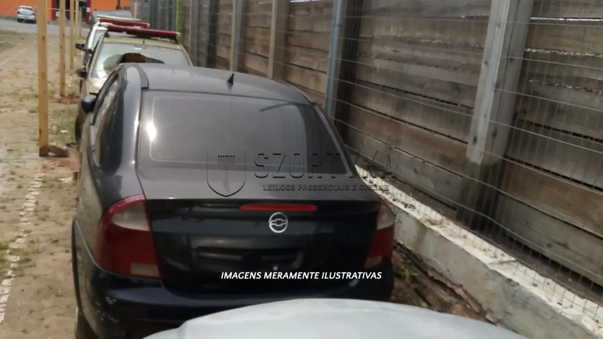 LOTE 170 - GM/CORSA SEDAN MAXX, ANO 2004.