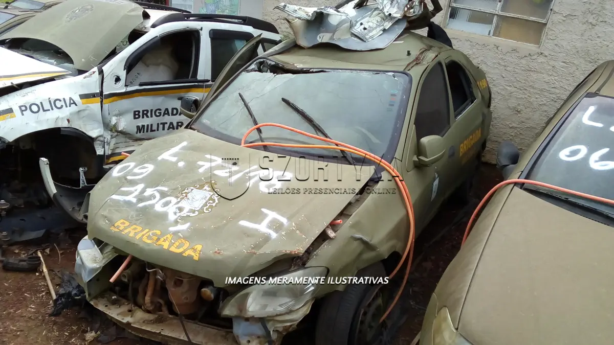 LOTE 072 - 01 GM/CORSA SEDAN, ANO 2004 E 01 GM/PRISMA JOY,  ANO 2009.