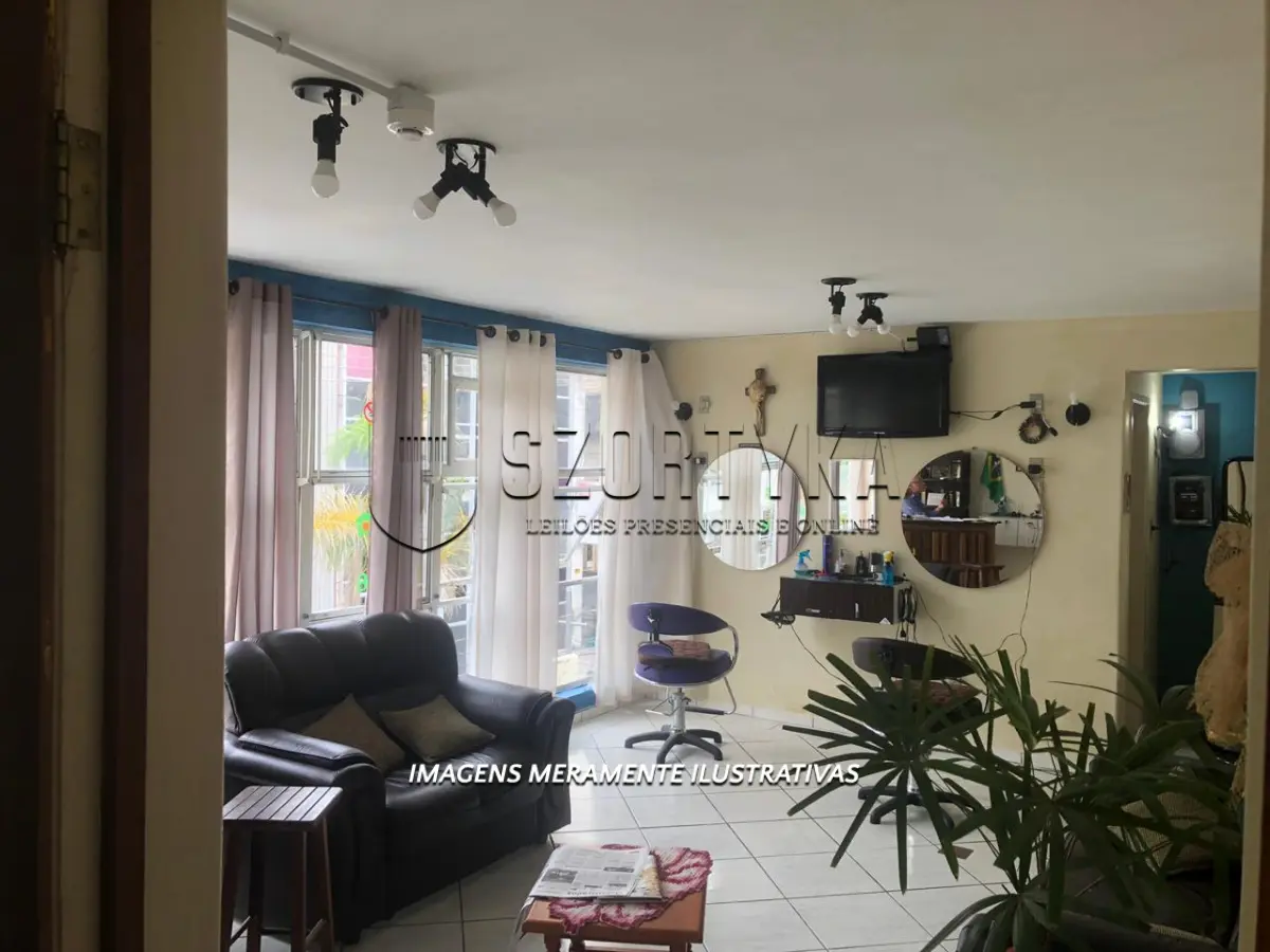 LOTE 001 - 50% DE UMA SALA COMERCIAL, SITUADA NO BLOCO "A" DO EDIFÍCIO GALERIA CENTRAL, Nº 316, NA CIDADE DE PELOTAS