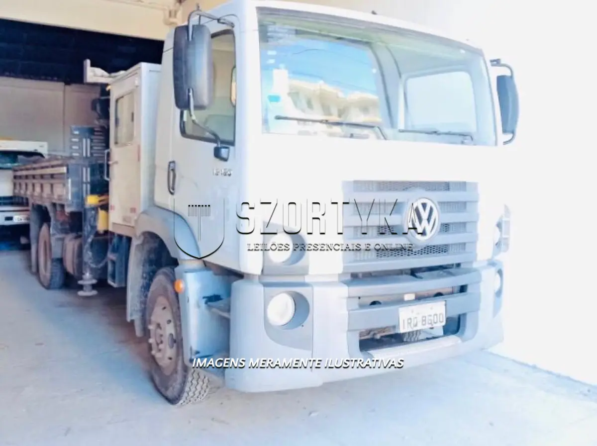 LOTE 001 - Um caminhão VW13.180 CNM, placas IRQ8600, ano 2010.