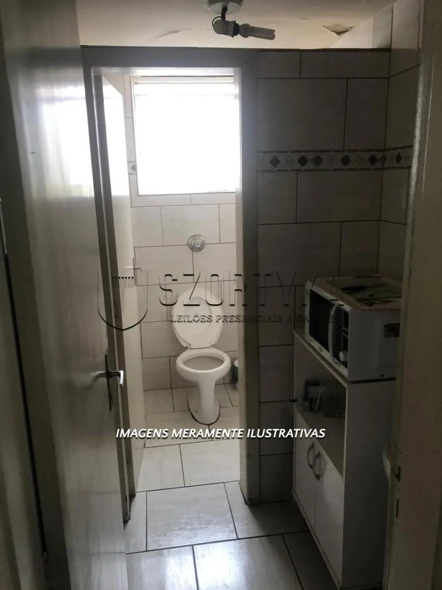 LOTE 001 - 50% DE UMA SALA COMERCIAL, SITUADA NO BLOCO "A" DO EDIFÍCIO GALERIA CENTRAL, Nº 316, NA CIDADE DE PELOTAS