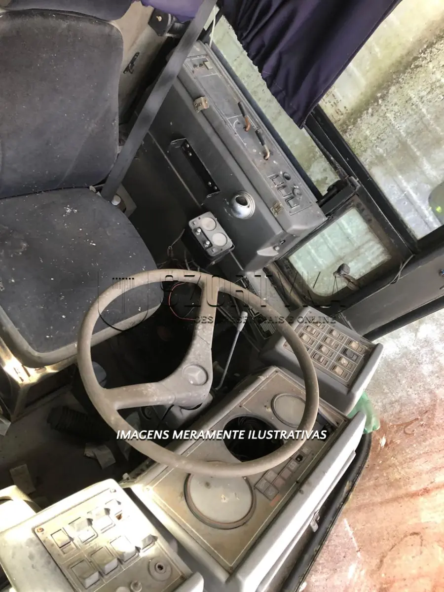 LOTE  - UM ÔNIBUS MERCEDES-BENZ, ANO/MODELO 1985.