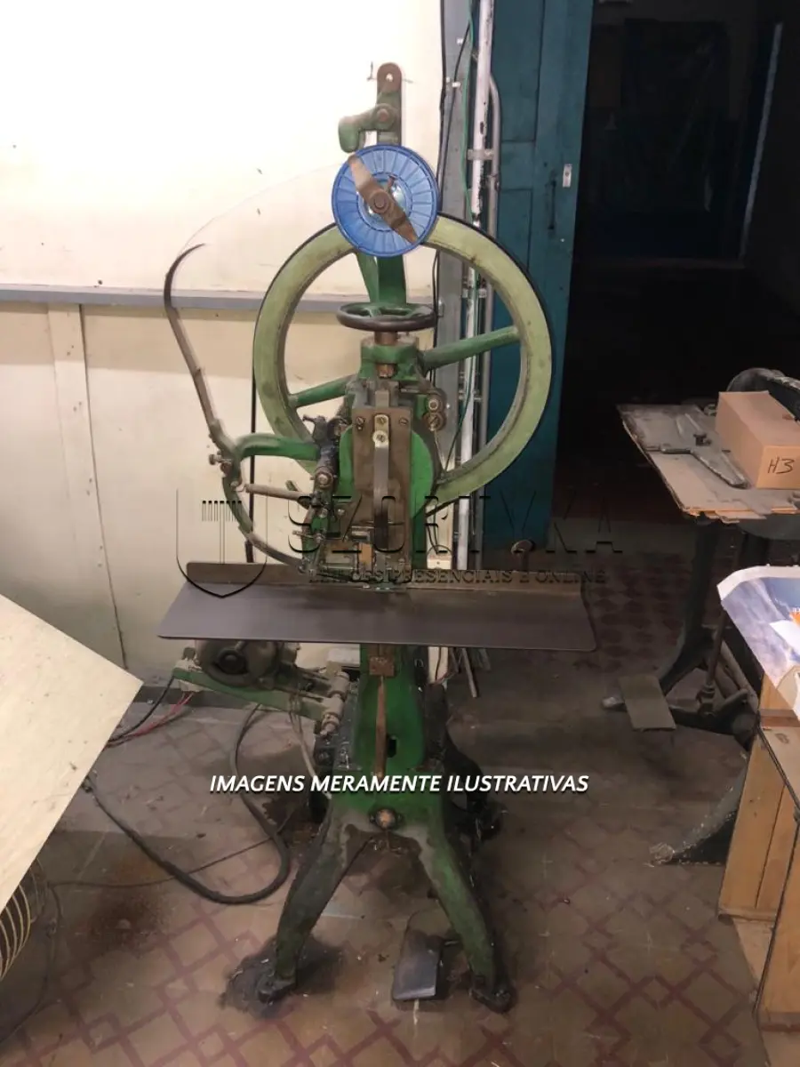 LOTE 03 - 01 (uma) grampeadeira automática