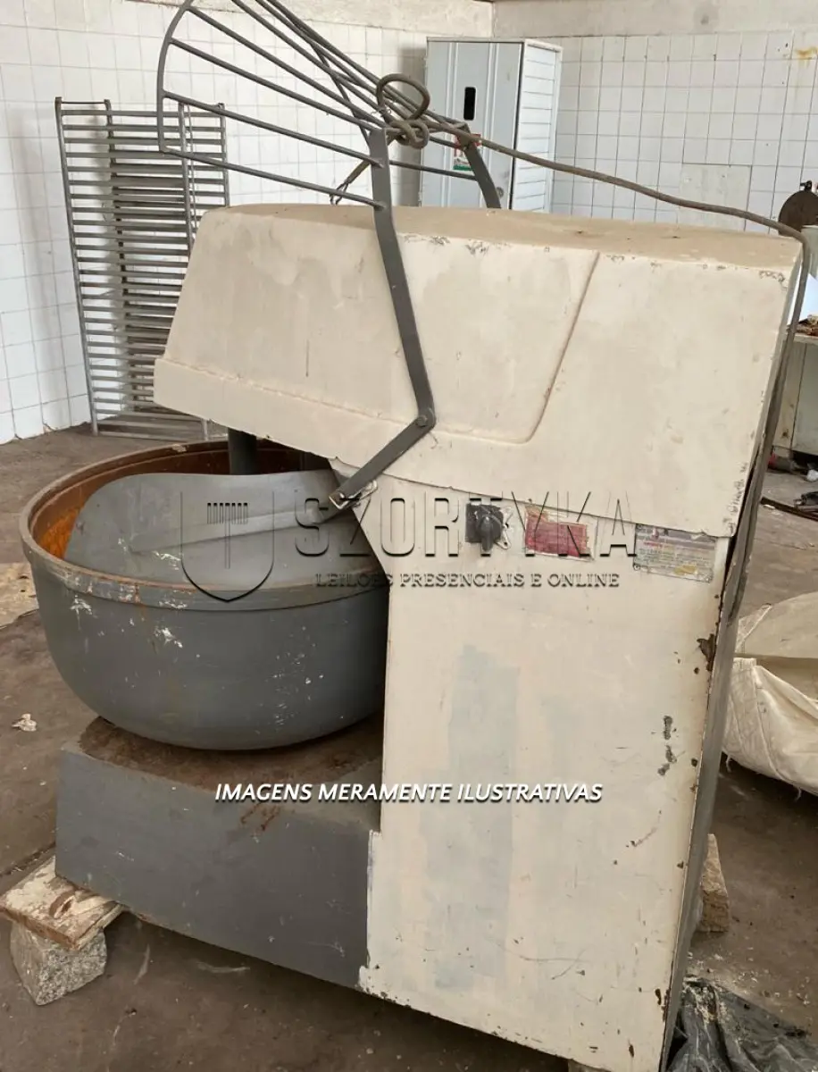 LOTE  - UMA AMASSADEIRA MARCA SUPERFECTA, CAPACIDADE PARA 50KG TRIFÁSICA